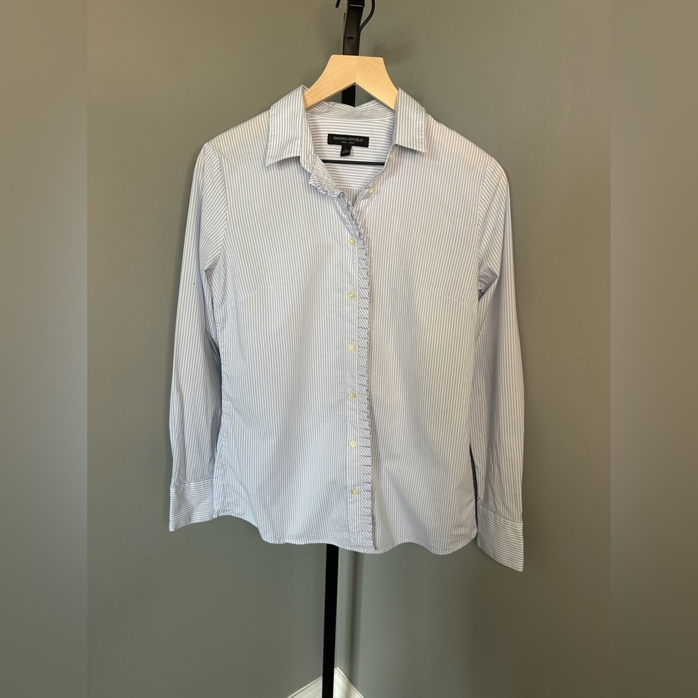 Banana‎ Republic Women's Blue Striped Shirt